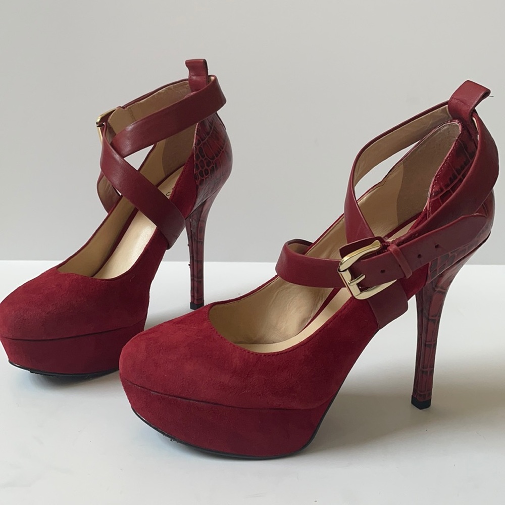Guess Red suede heels like new size 7.5